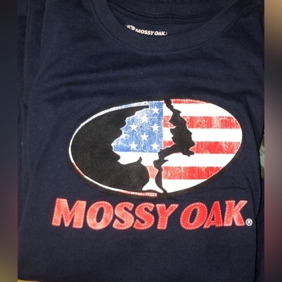Mossy Oak Sz L Men’s Navy Flag T-Shirt NEW NWT - Picture 2 of 2